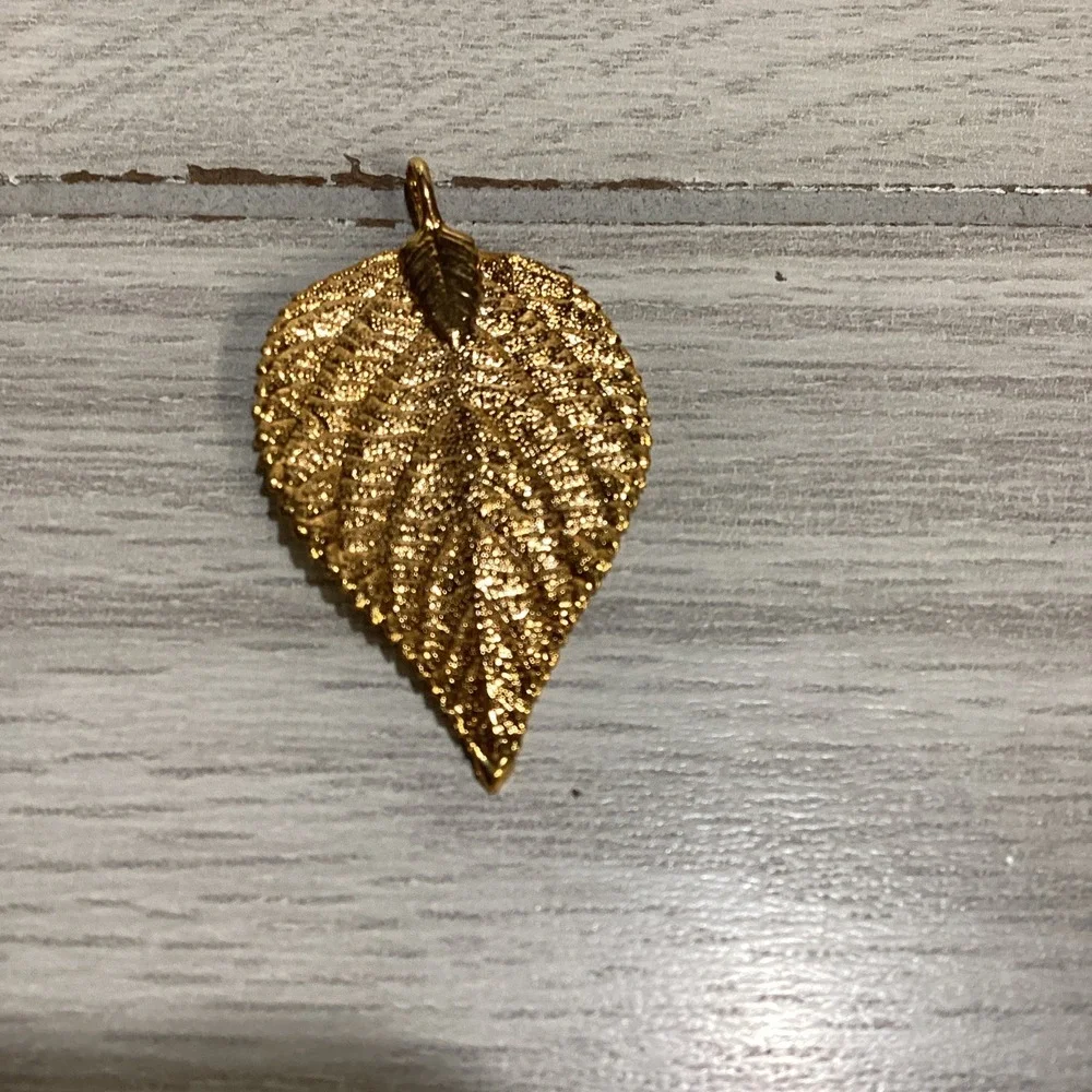 Goldtone Pendant‎ Leaf Shaped Textured Vintage